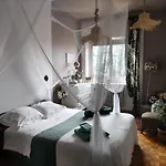 Quarto em Acomodações Particulares Ramaya, Casa D'artista Biella